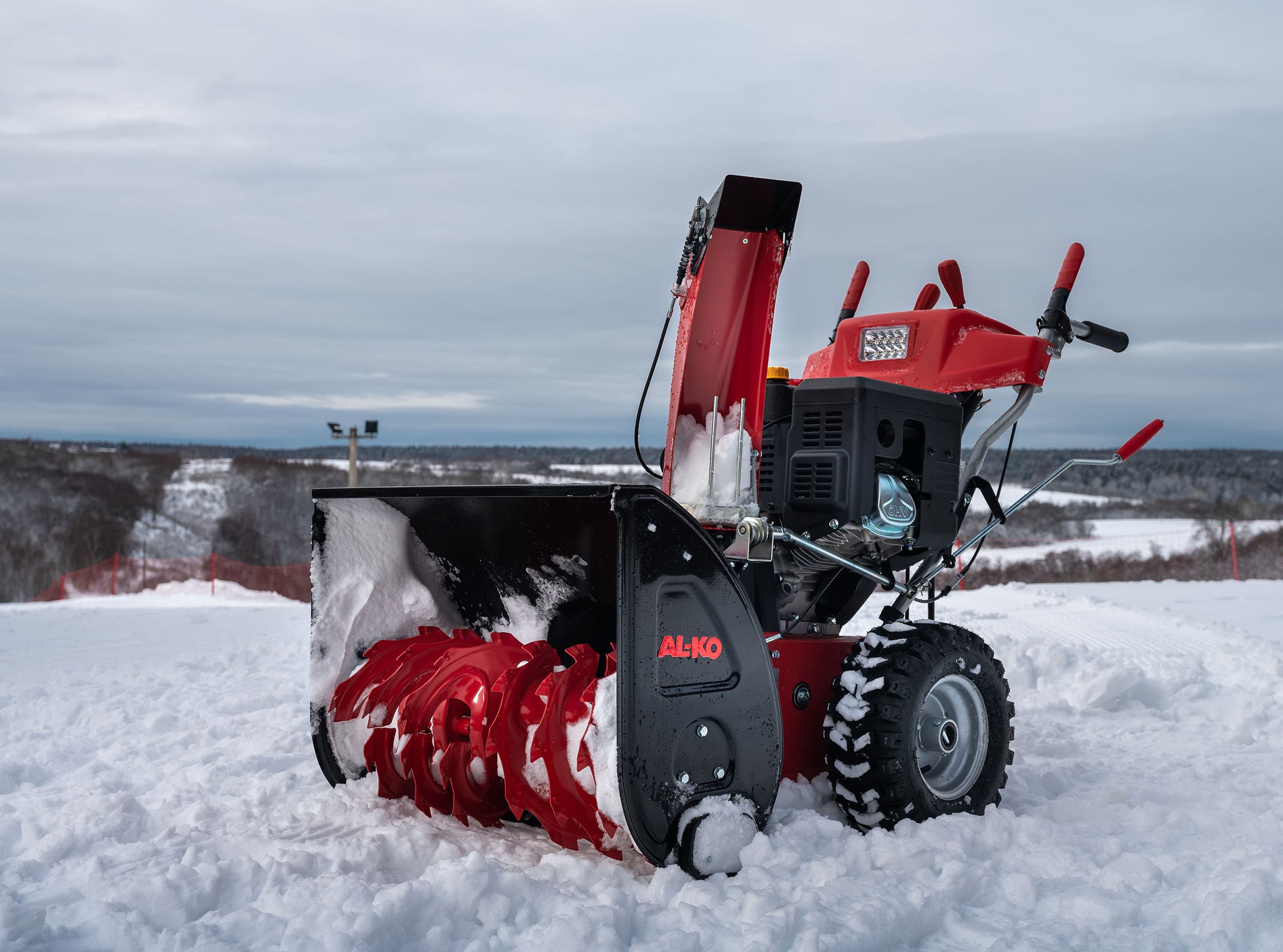Снігоприбирач бензиновий SnowLine 700 E