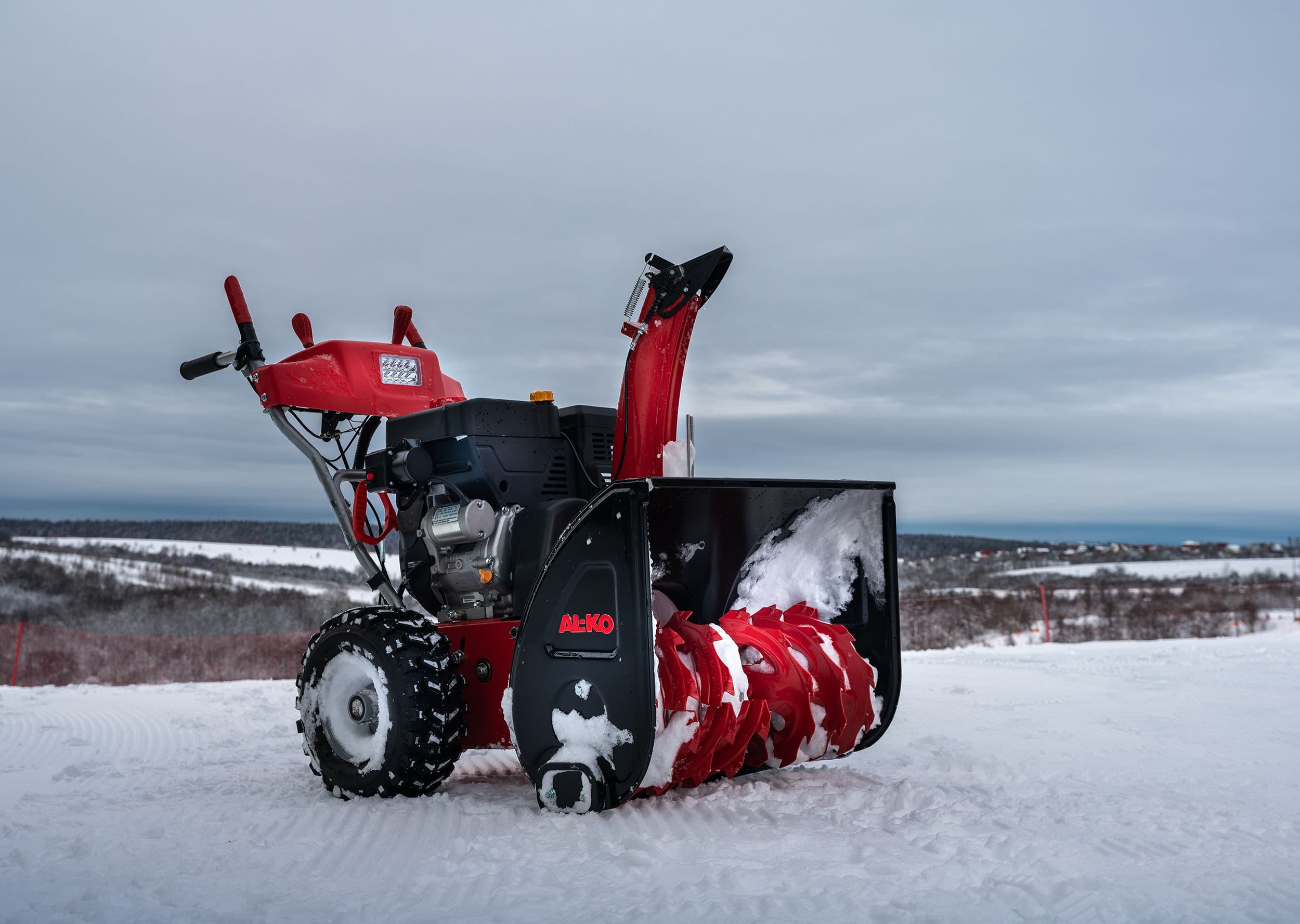 Снігоприбирач бензиновий SnowLine 700 E